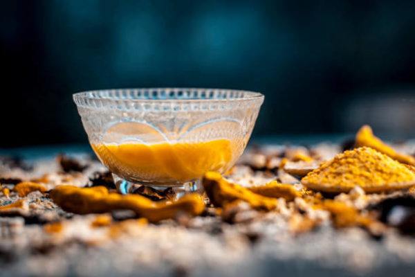 Como usar la curcuma en la piel beneficios mascarillas faciales cremas corporales aceites y mas 7